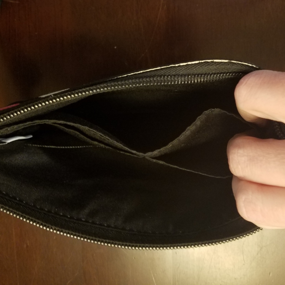 Flower pattern wristlet - Picture 3 of 7